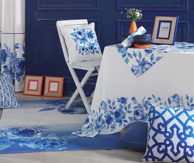 Namizni prt Royal Roses 140x300 cm