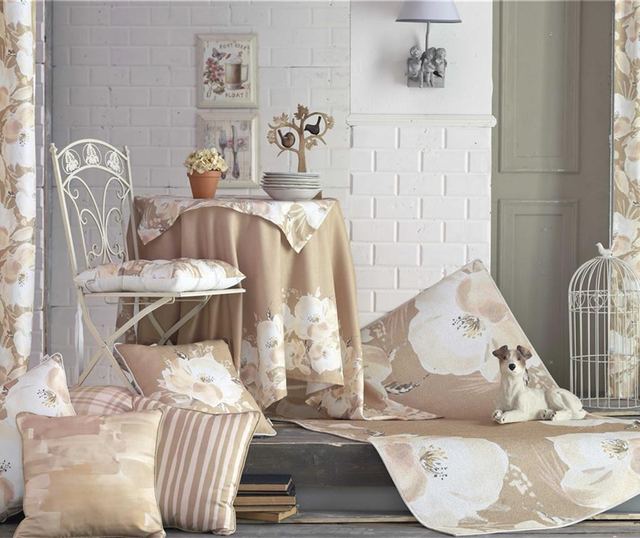 Sredinski prtiček Match Cream 70x70 cm