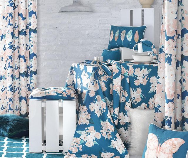 Namizni prt Flowers Blue 140x140 cm