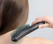 Četka za kosu s masažom InnovaGoods Vibrating Stimulating