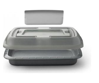 Tava pentru tort cu feliator incorporat si capac pentru transport,BergHOFF-Gem line,34 x 25.5 x 5.00 cm,otel carbon,gri 4L