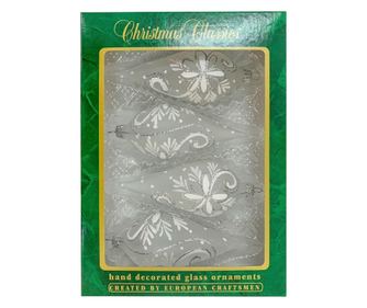 Set 4 globuri clasice din sticla suflate si pictate manual, Argcoms, Fabrica lui Mos Craciun, Flori de gheata cu pictura, Albe,