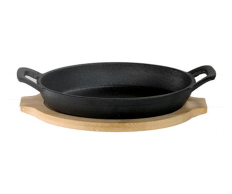Чугунено тиганче елипса с две дръжки и бамбукова подложка 9,5х20cm