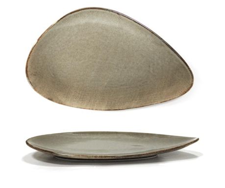 ANTIQUE GREY Триъгълно плато 24cm