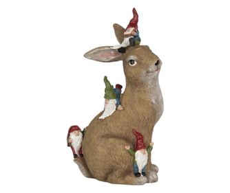 Figurka Zajączka Wielkanocnego z Krasnalami wykonana z żywicy poliestrowej o wymiarach 18x11x30 cm