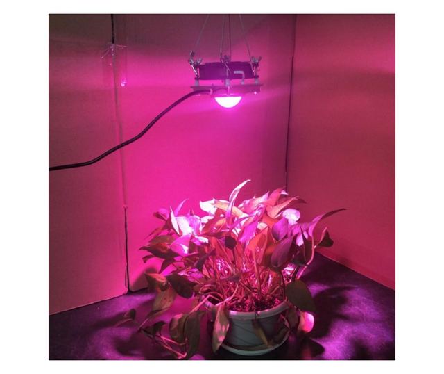 Lampa pentru cresterea plantelor de interior cu spectru complet si sistem de racire silentios