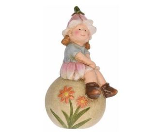 Figurina fetita pe piatra, 9x10.5x18 cm