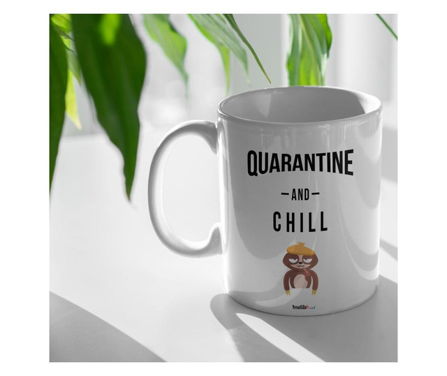 Cana personalizata cu mesajul "quarantine and chill", ceramica alba, 330 ml