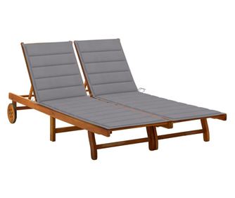 Kt szemlyes, prnkkal elltott kerti nyuggy tmr akcfbl