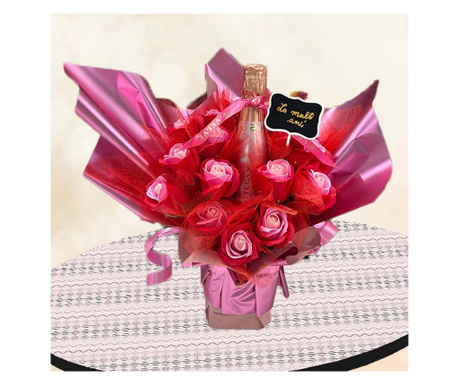 Buchet Rose cu pancarta si text "La multi ani", trandafiri de sapun in degrade si spumant Bottega Rose Gold, 200ml