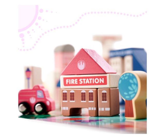 Set 135 piese, cuburi de constructie din lemn pentru copii, CityDream, 55 x 42 cm, 3 ani +