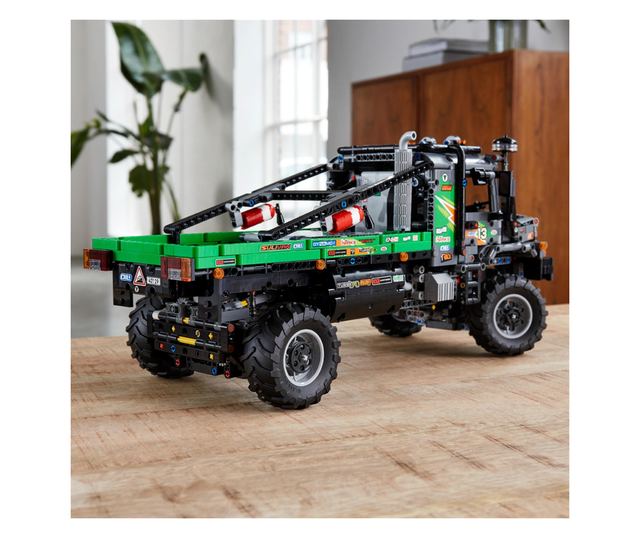 LEGO Technic - 4x4 Mercedes-Benz Zetros verseny teherautó