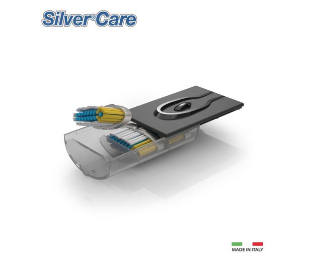 Kartáček na zuby Silver Care One střední štětiny + 1 vyměnitelná náhradní hlavice Stříbro, přirozený a nepřetržitý antibakteriál