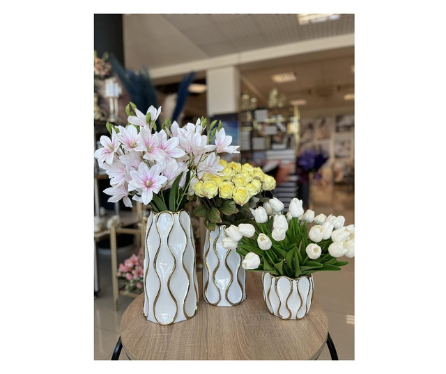 Керамична ваза в бял цвят 15 см