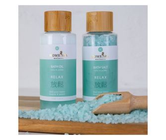 Set cosmetice pentru spa Bath Home cu ulei de baie 100ml si Sare de baie 100g
