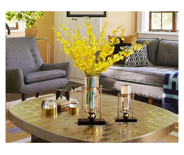 Vaza decorativa pentru flori sau lumanari, Sens M, suport metalic auriu, sticla fumurie, 23x23x44cm