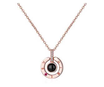 Colier cu pandantiv argint 925 MBrands care proiecteaza cuvantul " Te Iubesc" in 100 de limbi Rose Gold