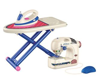 Set de jucarie cu masa de calcat, masina de cusut, fier de calcat, 3 piese