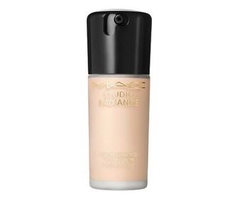 "Ίδρυμα, Ενυδατικό, MAC, Studio Radiance Serum Powered, NW10, 30 ml"