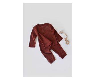 Set bluzita cu maneca lunga si pantaloni lungi din bumbac organic si modal - Caramiziu BabyCosy (Marime: 6-9 luni)