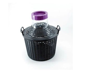 Stakleni demižon 5L sa širokim otvorom, plastičnom košarom i zaštitnim poklopcem