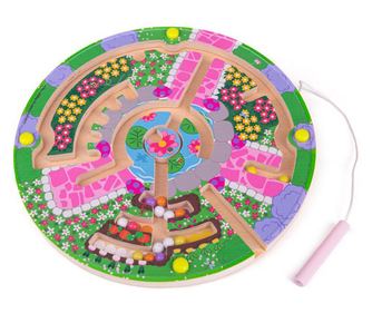 Puzzle labirint - In gradina
