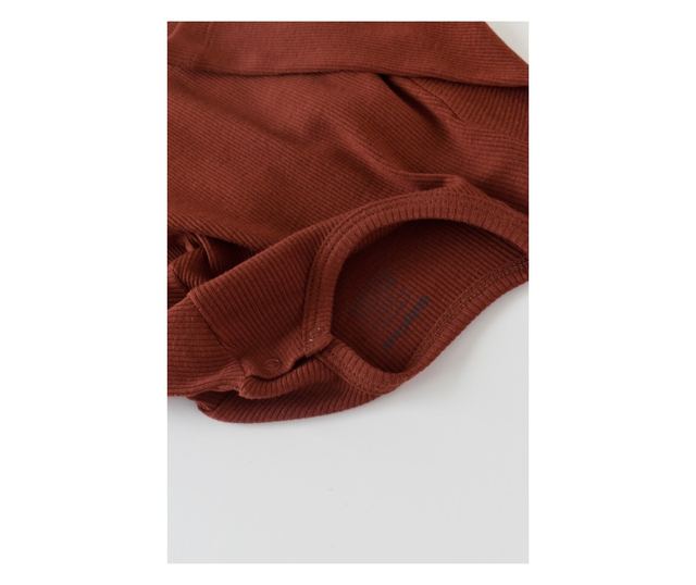 3 részes készlet: hosszú ujjú blúz, hosszú nadrág és organikus és modális pamut sapka - BabyCosy tégla (méret: 12-18 hónap)