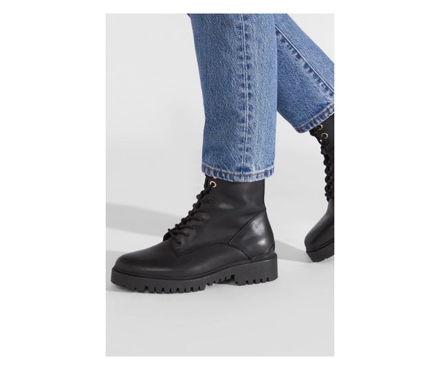 Bocanci  dama Guess de piele cu logo metalic 39 EU Negru
