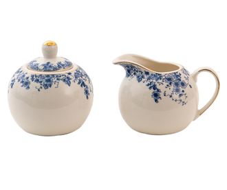 Cukortartó és tejeskanna készlet, fehér-kék porcelán, 11x9x8 cm, 9x9 cm