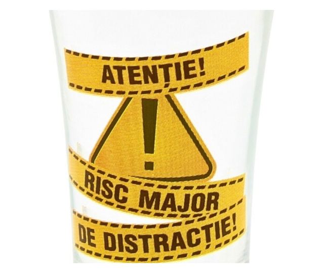 Pahar pentru shot, 7cm, cu mesajul Atenție! Risc major de distracție!