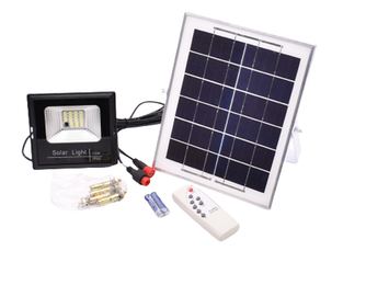 Led projektor kültéri napelemmel, 100W, távirányító, IP67, 224 LED, fekete