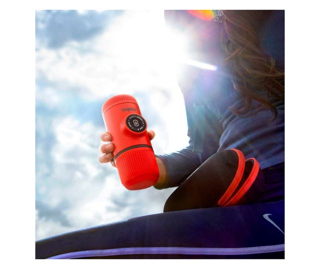 Espressor portabil Wacaco Nanopresso Lava Red, 18bar, 80 ml, Pentru cafea măcinată, Nu este nevoie de încărcare și baterii, Carc