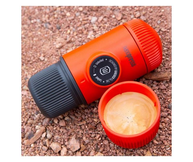 Espressor portabil Wacaco Nanopresso Lava Red, 18bar, 80 ml, Pentru cafea măcinată, Nu este nevoie de încărcare și baterii, Carc