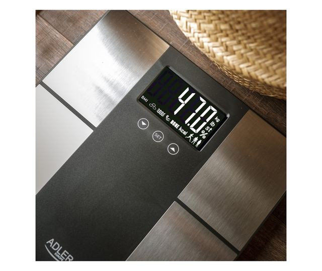 Кантар Adler AD 8165, До 225 кг, Памет за до 10 потребителя, LCD дисплей, 3 x AAA, Инокс/Черен
