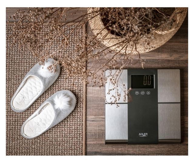 Кантар Adler AD 8165, До 225 кг, Памет за до 10 потребителя, LCD дисплей, 3 x AAA, Инокс/Черен
