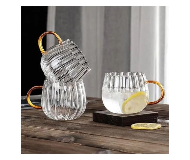 Sklenený hrnček s vlnitými stenami a zlatým uchom, 350 ml