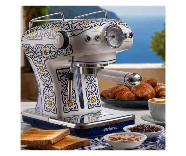 Ariete Capri 1389/1C kávéfőző, 850 W, 15 bar, 0,9 l, tejpároló, őrölt és ESE hüvely, fehér/kék