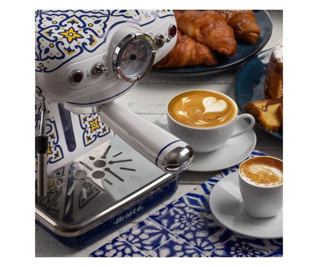 Ariete Capri 1389/1C kávéfőző, 850 W, 15 bar, 0,9 l, tejpároló, őrölt és ESE hüvely, fehér/kék