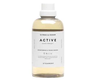 Koncentrált folyékony mosószer Steamery Stockholm, Active, kifejezetten sportfelszerelésekhez, cédrus és citrus illatú, vegán, s