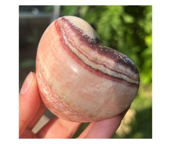 Inimă din calcit roz dungat m3