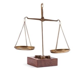 Dekorativna vaga - Drvo i metal - 20x8.5x22.5cm