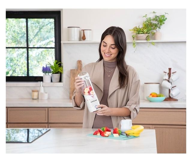 Nutribullet® Hordozható turmixgép 0C22300093, 475 ml űrtartalom, 15 használat egy töltéssel, USB-C, fehér