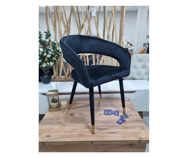 Трапезен стол Бени черно кадифе