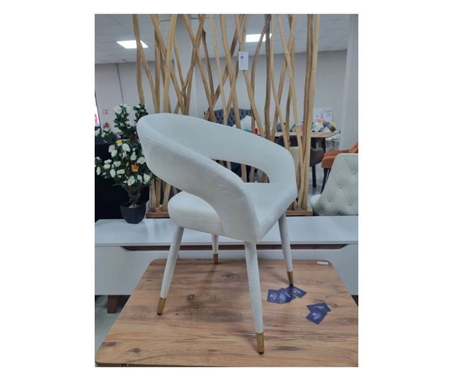 Трапезен стол Бени бяло кадифе