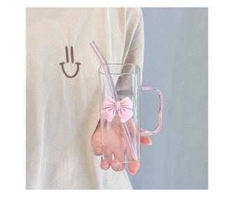 Pravokotni kozarec iz borosilikatnega stekla z roza pentljo, priloženo slamico in pokrovom, 320 ml, eCarla