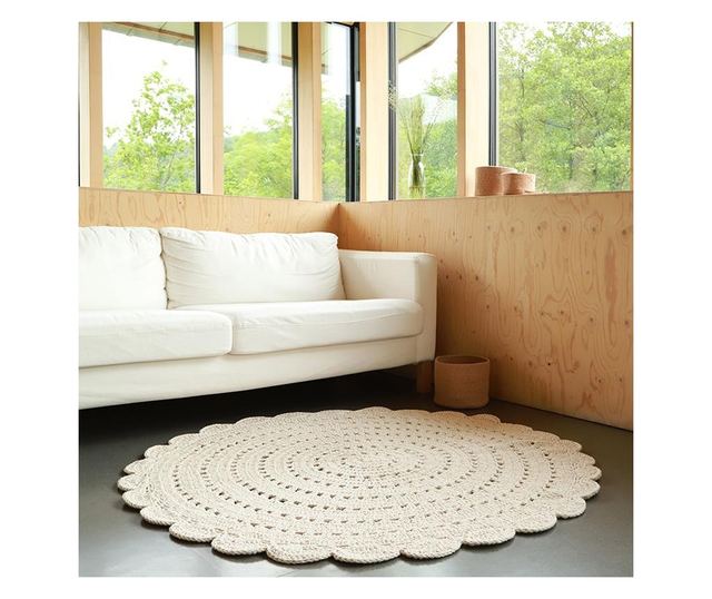 Alma preproga za otroško sobo, ročno kvačkana