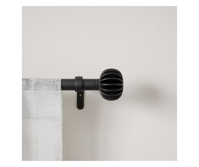 Crna karniša za zavjese