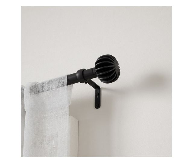 Crna karniša za zavjese