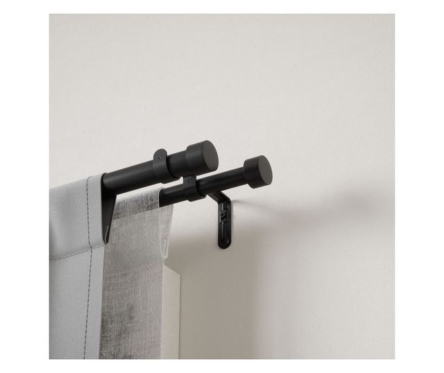 Crna karniša za zavjese