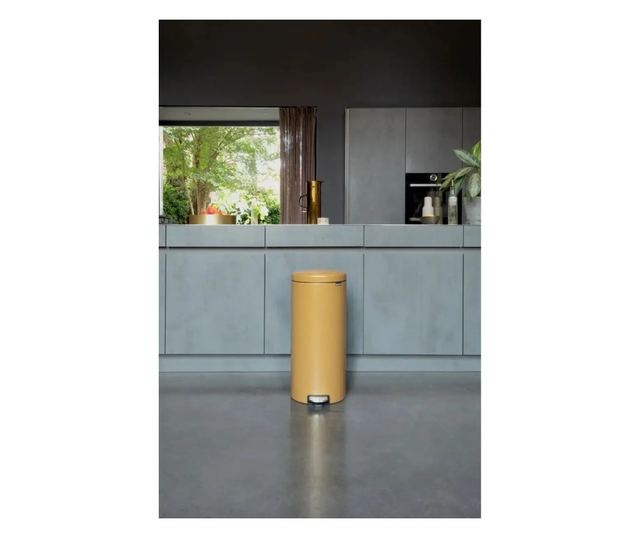 Brabantia NewIcon pedálos hulladékgyűjtő szagmentesen záródó Soft-Close fedél, műanyag tartály, 30L - G méret, acél, meleg tónus